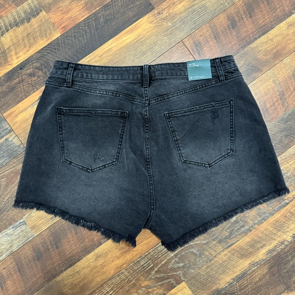 BNWT Wild Fable High-Rise Curvy Easy Rigid Jean Shorts - Picture 2 of 6